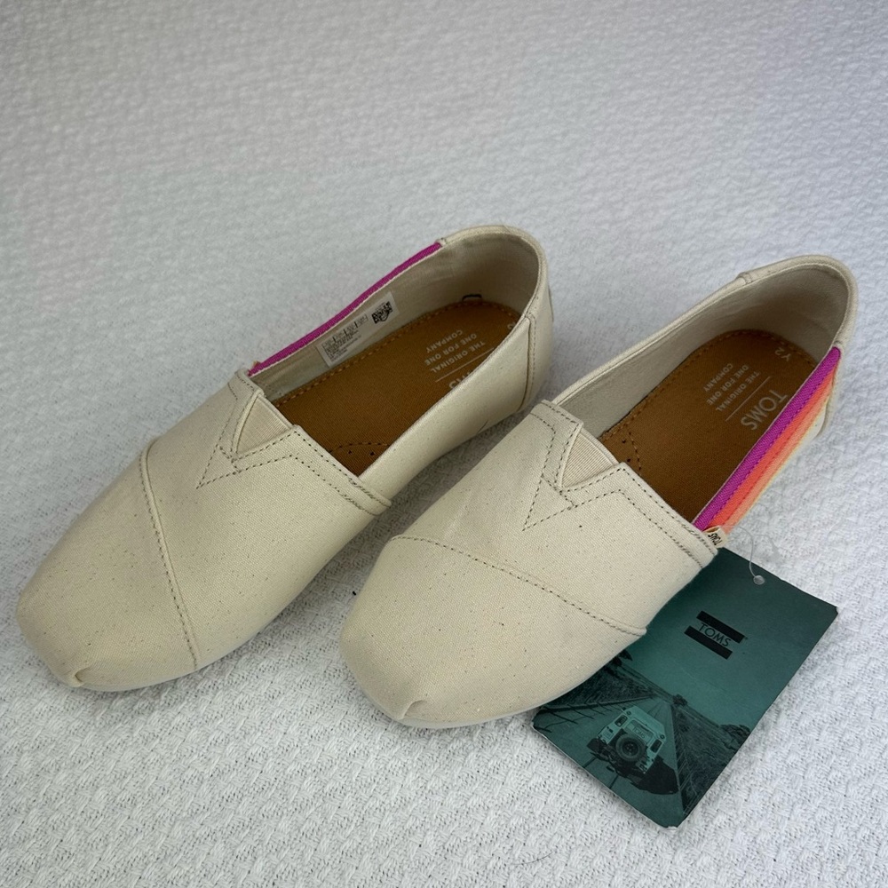 TOMS KIDS NWT size Y2